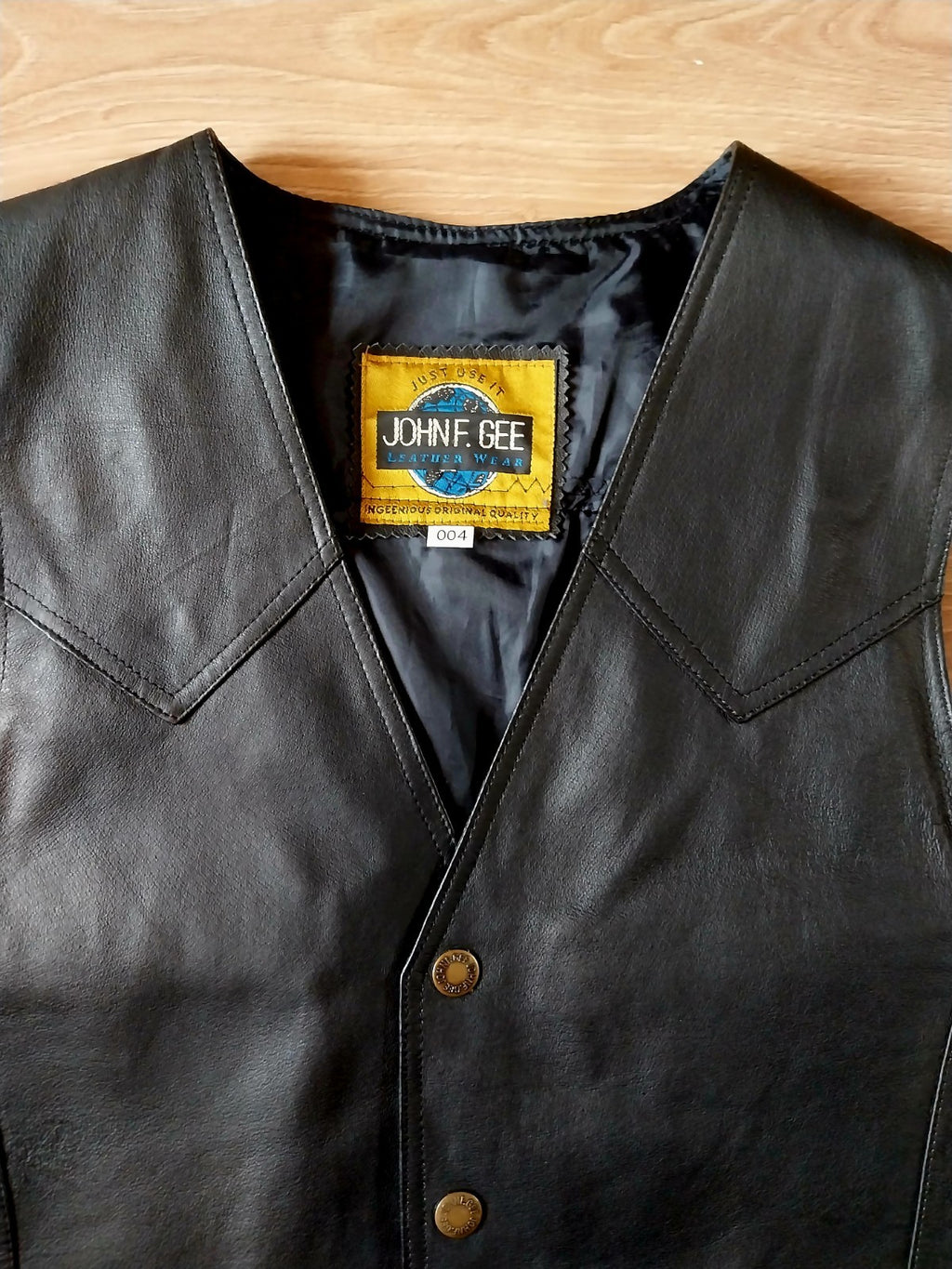 Vintage black leather waistcoat Metallica on Back biker Size Large FESTIVAL